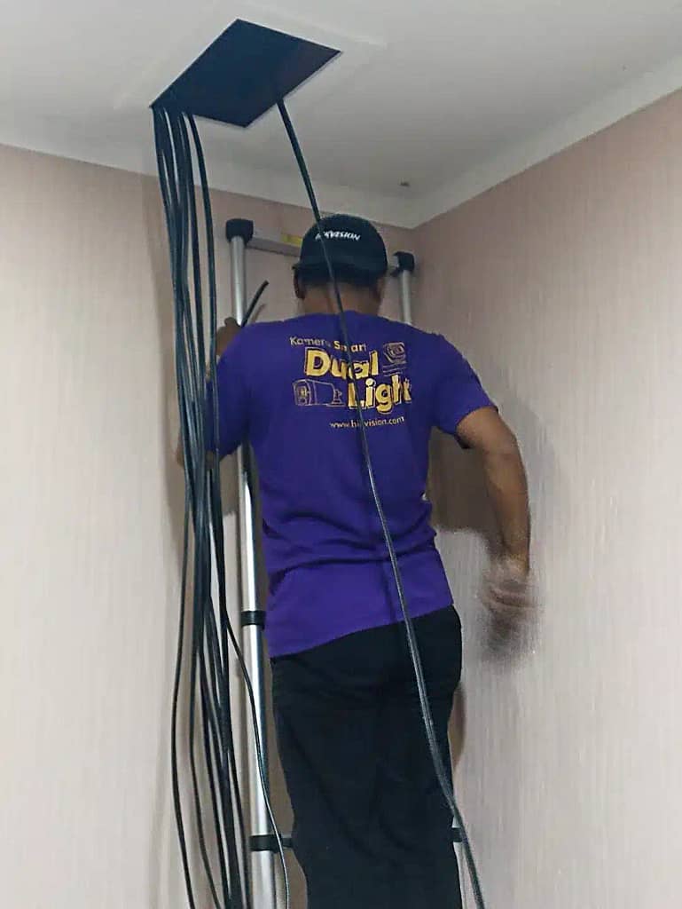 Penarikan kabel coaxial cctv